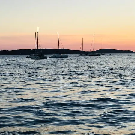 Lavanda Stonehouse Hvar ヴルボスカ